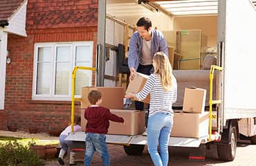 Loading and unloading packed goods